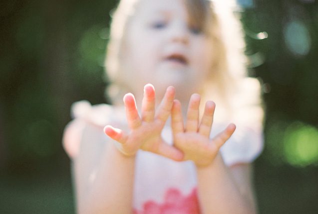 lifestyle child photography childrens photographer milwaukee film