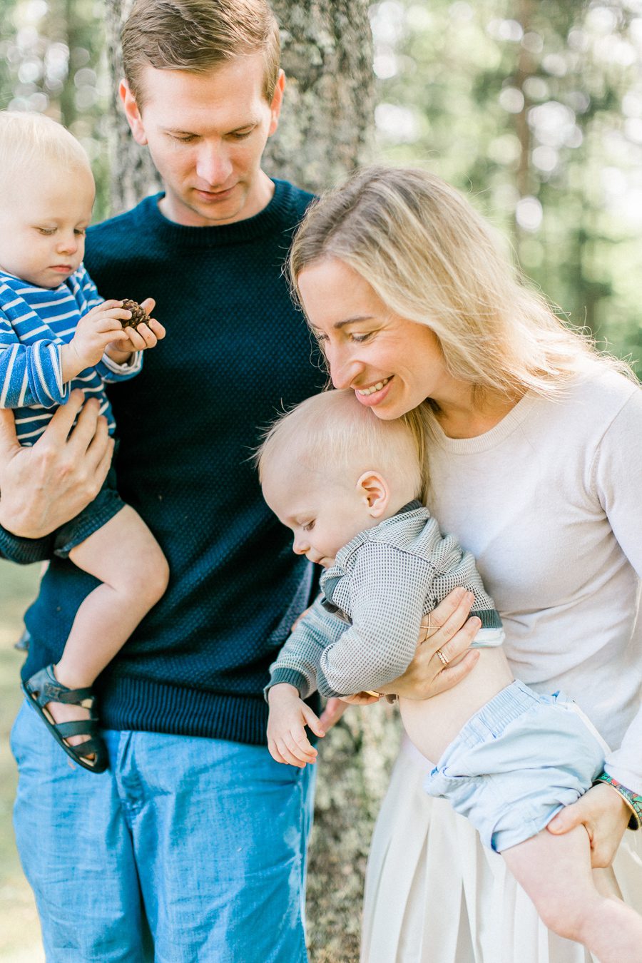 waupaca lake family photographers, waupaca family photos, lakeside family photography, lake family photos, carly mccray photography, stevens point family photographers