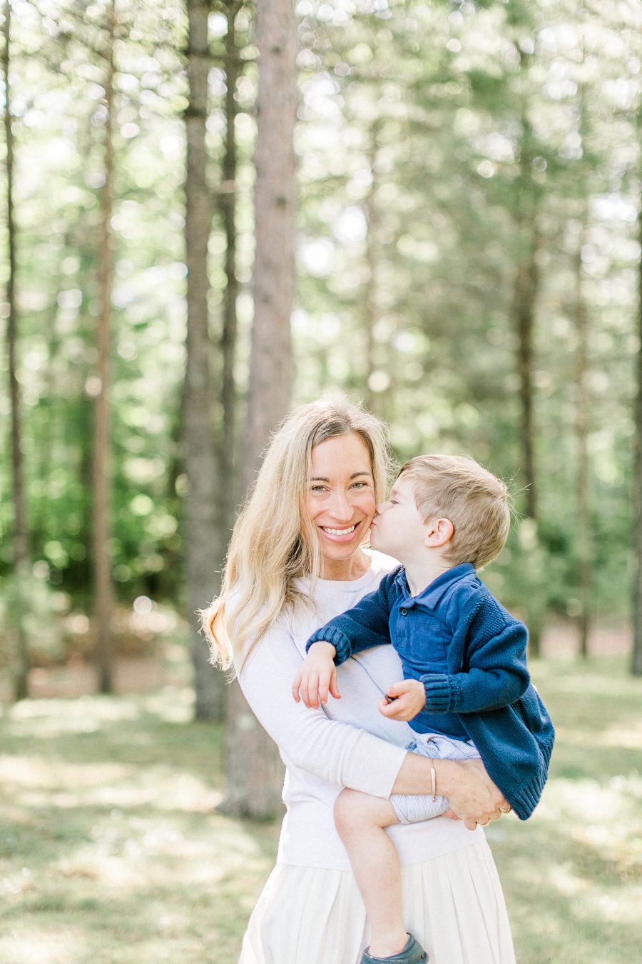 waupaca lake family photographers, waupaca family photos, lakeside family photography, lake family photos, carly mccray photography, stevens point family photographers