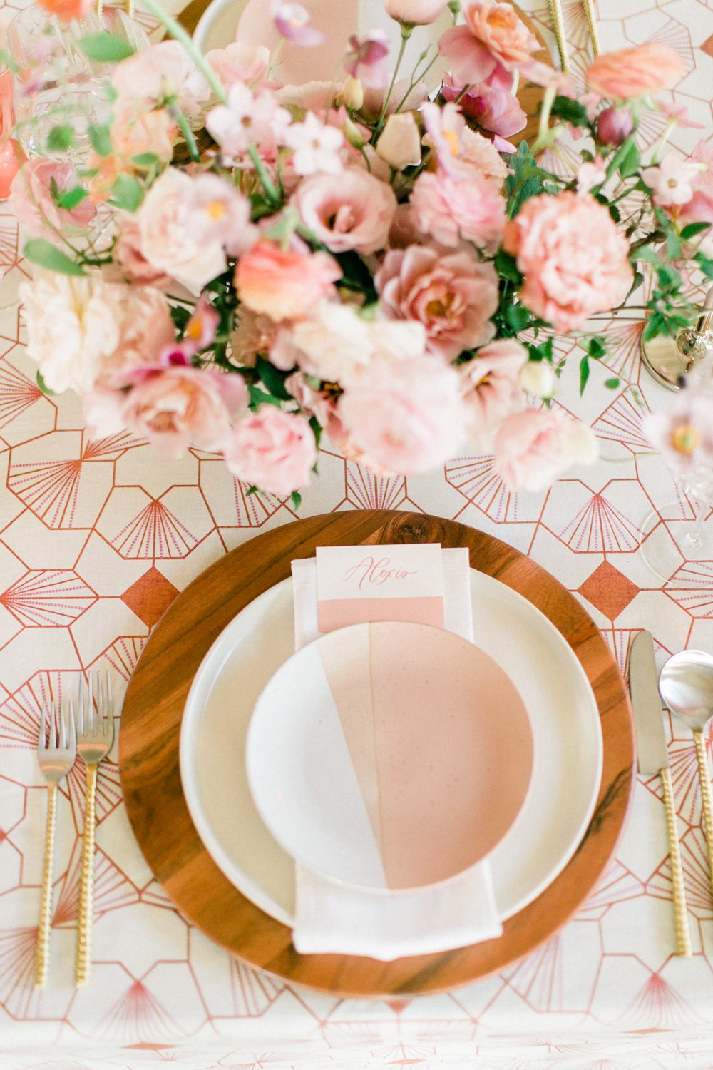 Best Lake Geneva wedding photographers carly mccray lake geneva wedding tablescape